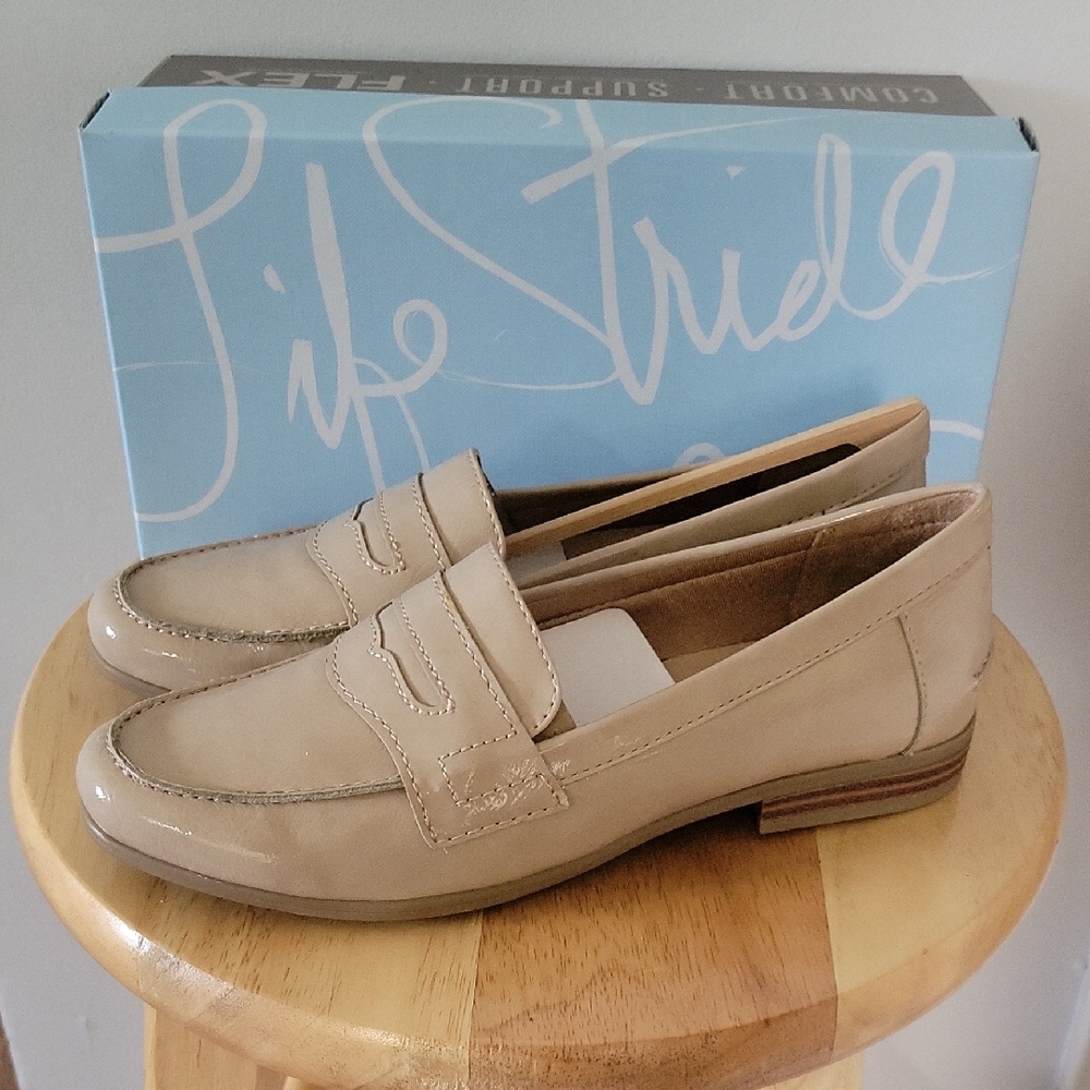 NIB Life Stride Madison Patent Leather Loafer (7.5)